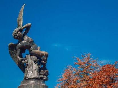 El monumento al Ángel Caído del parque del Retiro en Madrid.