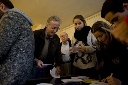 Jordi Pujol espera el seu torn per votar el 9-N.