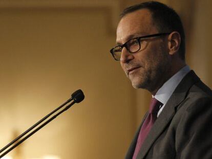 El embajador de EE UU, James Costos, durante su intervenci&amp;oacute;n.