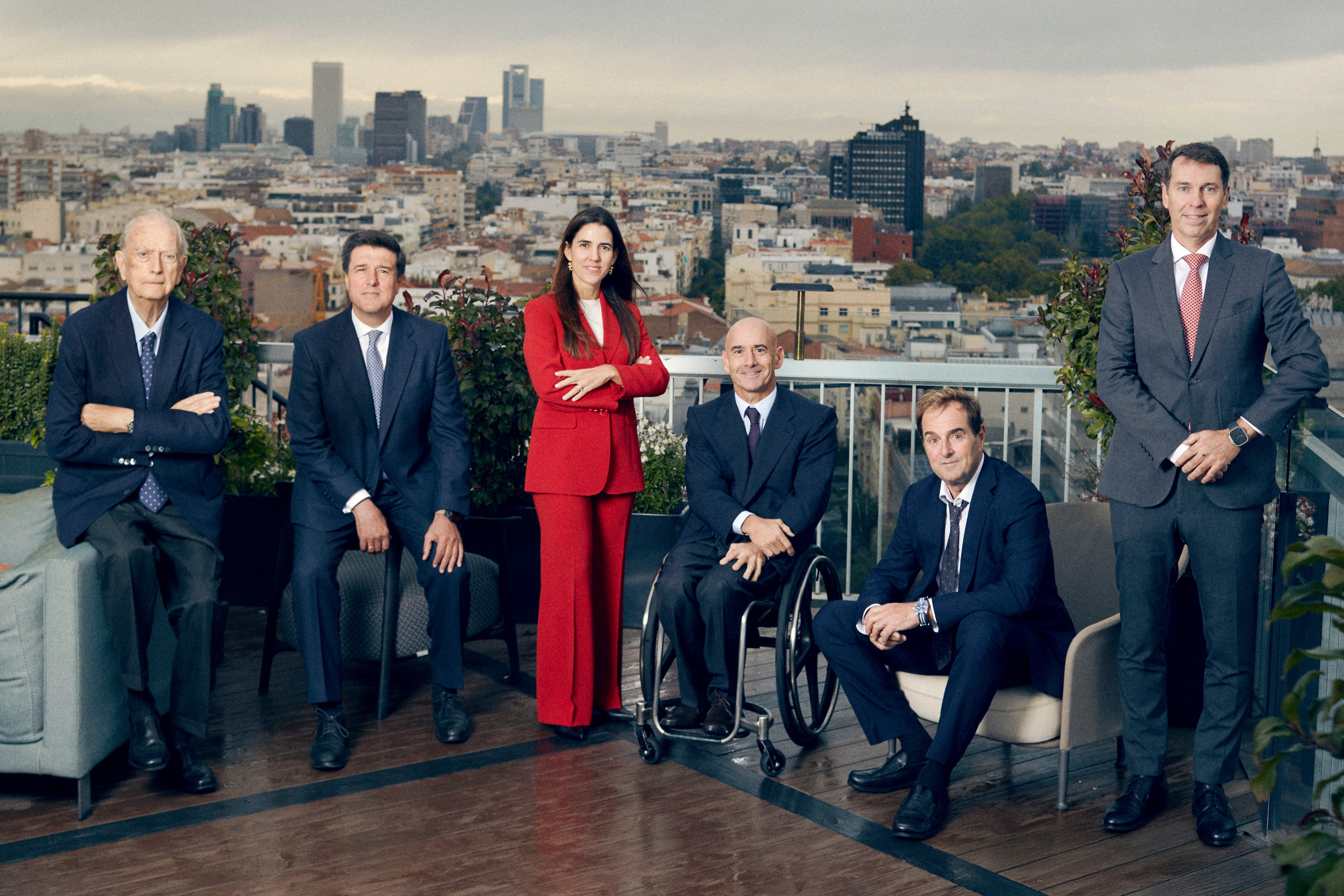 Desde la izquierda, Juan José Brugera (consejero delegado de Colonial), 
Ismael Clemente (consejero delegado de Merlin), Vanessa Gelado (directora general de Hines en España y Portugal), Jorge Pérez de Leza (consejero delegado de Metrovacesa), Borja Garcí