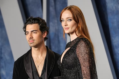 Joe Jonas y Sophie Turner en la fiesta de Vanity Fair posterior a los premios Oscar, el 12 de marzo de 2023 en Beverly Hills, California. 