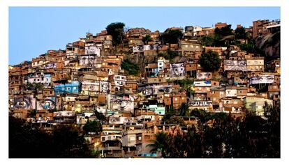La intervención de JR en las favelas de Brasil, tal vez sean uno de sus trabajos más aclamados.