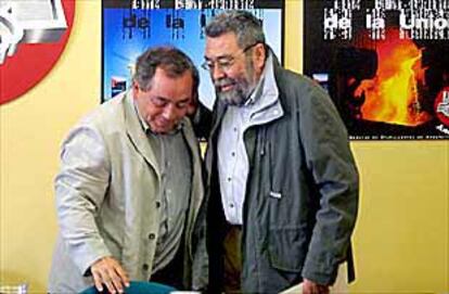 Pastrana y Cándido Méndez, secretario general de UGT, ayer, en conferencia de prensa.