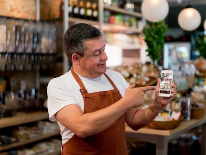 En los últimos años han proliferado plataformas que permiten montar una tienda, que funcionan como un perfil de red social, donde el empresario sube sus textos y sus fotos en una plantilla.