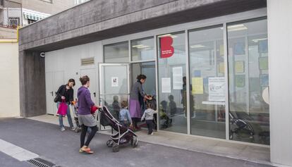 Entrada de la guarder&iacute;a municipal Casa dels nens, en el Eixample de Barcelona. 