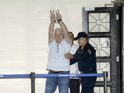 Ricardo Martinelli es trasladado a una prisión en Panamá.