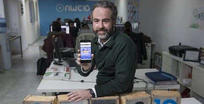 José Luis Cáceres in his project accelerator lab in Madrid