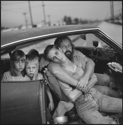 La familia Damm en su coche. Los Ángeles, California, Estados Unidos, 1987 © Mary Ellen Mark