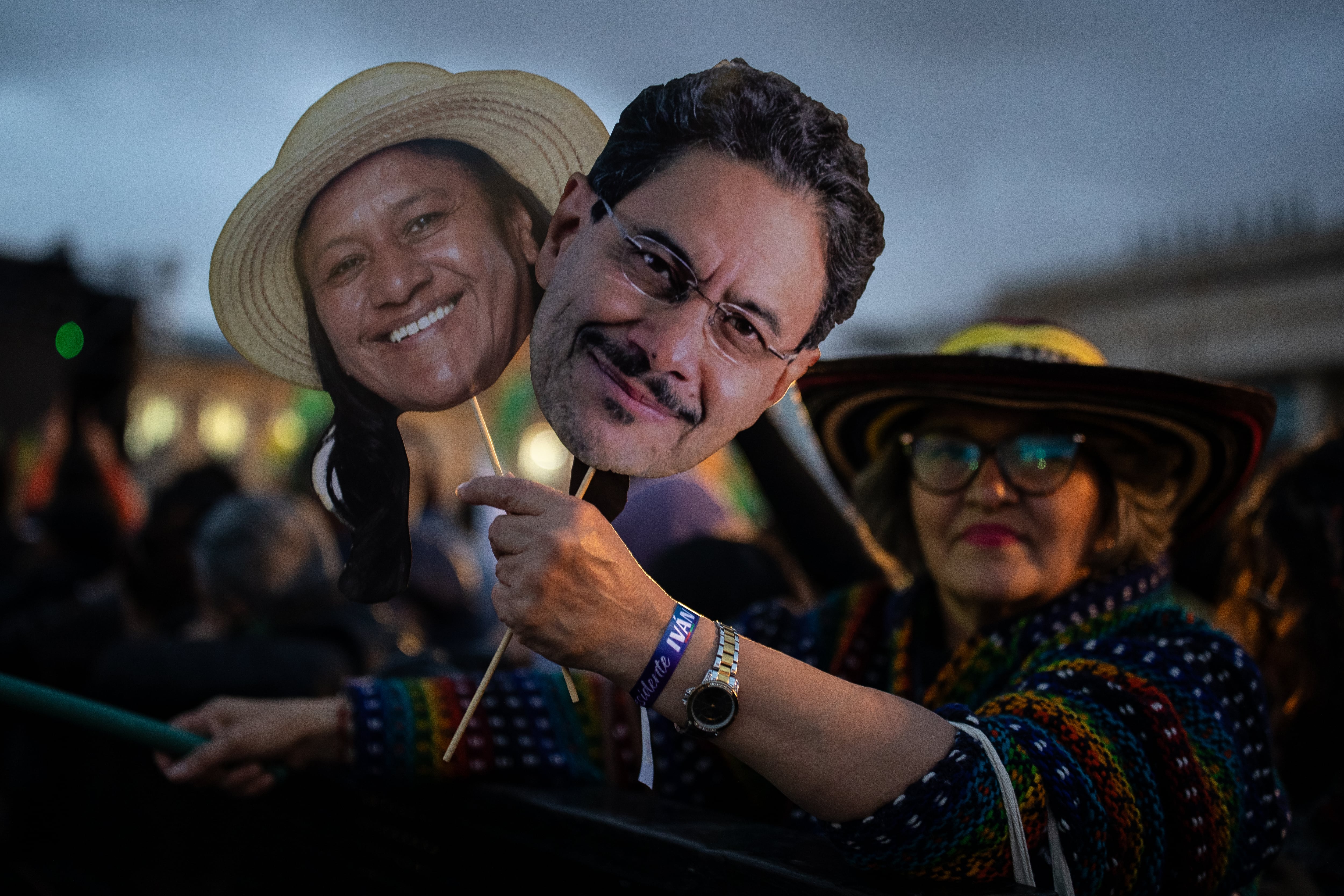 Elecciones en Colombia 2026, en vivo | Valencia y Oviedo redoblan la  apuesta contra De la Espriella desde el Chorro de Quevedo: “La extrema  izquierda y la extrema derecha son lo mismo” |