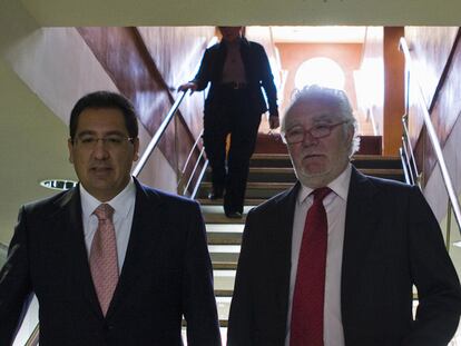 Antonio Pulido, de Cajasol (izquierda), y José Luis Ros, de Caja Guadalajara, en febrero.