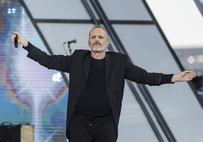 Miguel Bosé, en un concierto en la frontera entre San Diego y Tijuana, en octubre.
