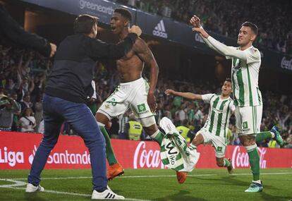 Celebración de los jugadores del Betis tras un gol a Las Palmas.