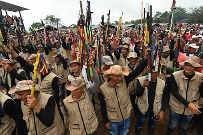 Disidentes de las FARC asisten a una reunión, en San Vicente del Caguán.