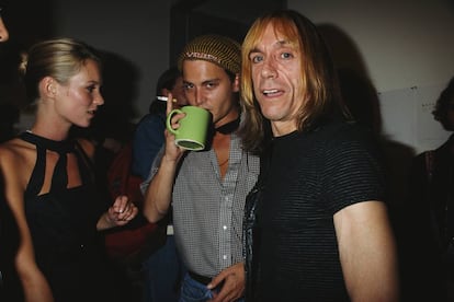 Kate Moss, Johnny Depp e Iggy Pop en una fiesta en 1995. El rock y la pasarela pocas veces estuvieron tan unidos.