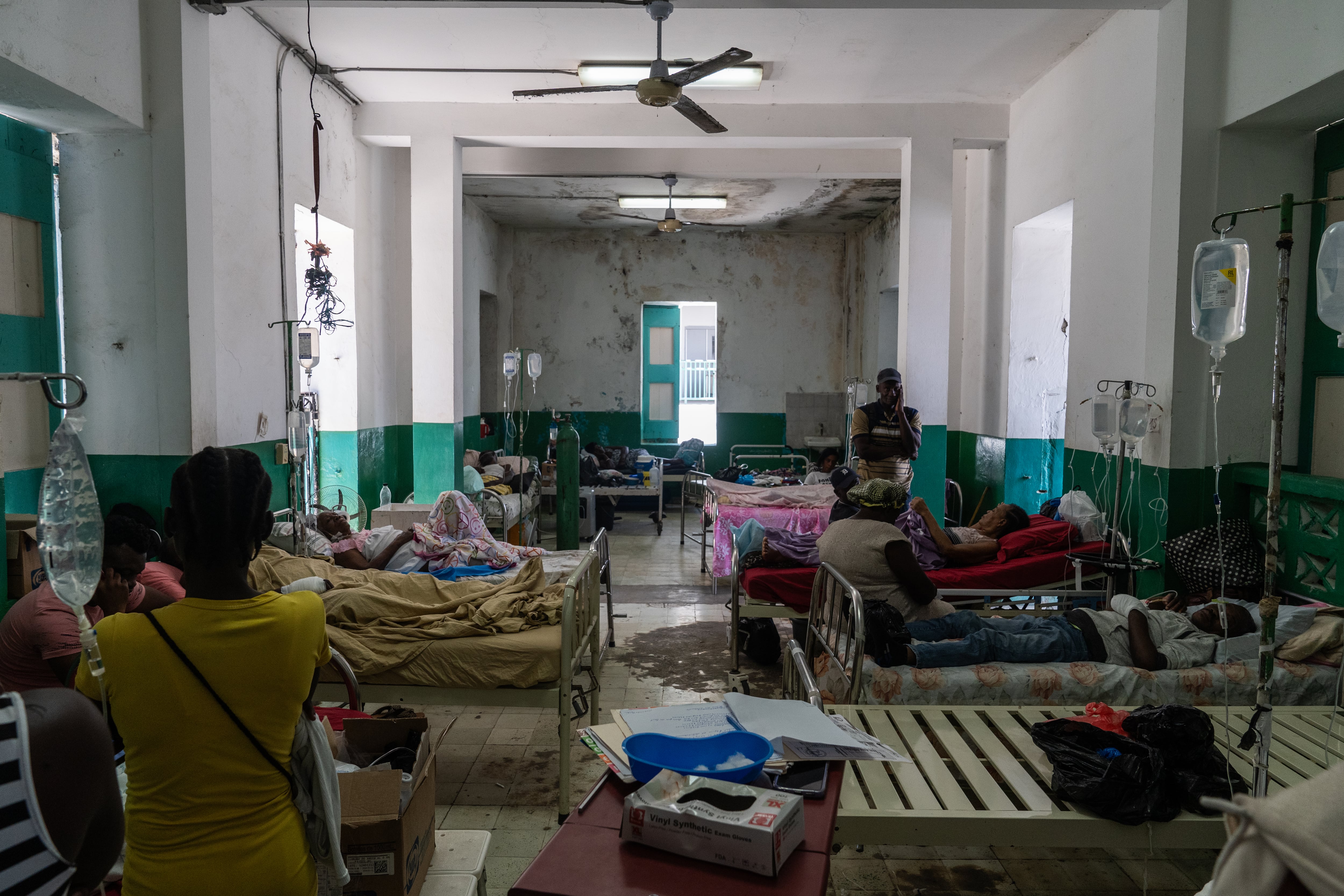 Hospitales bajo fuego: la violencia de las pandillas pone en jaque al sistema de salud en Haití