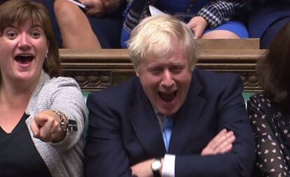 El primer ministro del Reino Unido, Boris Johnson, en la madrugada del martes, en el Parlamento.