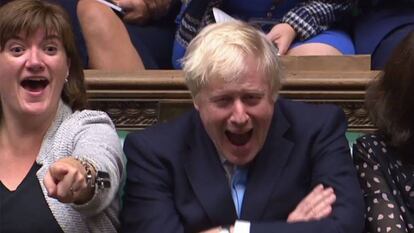 El primer ministro del Reino Unido, Boris Johnson, en la madrugada del martes, en el Parlamento.