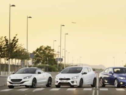 De izquierda a derecha: Peugeot RCZ, Kia Pro_Cee'd GT, BMW Serie 2 Coupé y Hyundai Veloster Turbo.