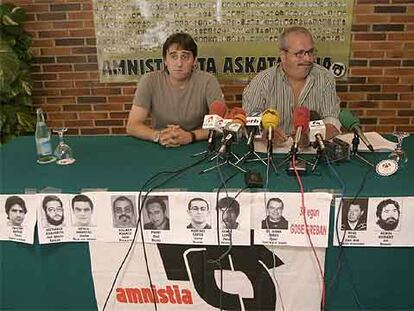 Sabin Juaristi y Juan María Olano, miembros de Askatasuna, colectivo de apoyo a presos de ETA.