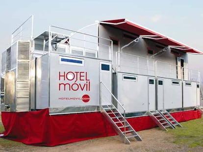 El hotel móvil se monta sobre un remolque e incluye 11 habitaciones, con una capacidad de hasta 40 huéspedes.