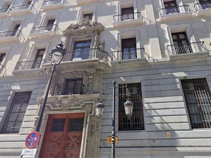 Fachada de la Dirección General de Tributos de Madrid.