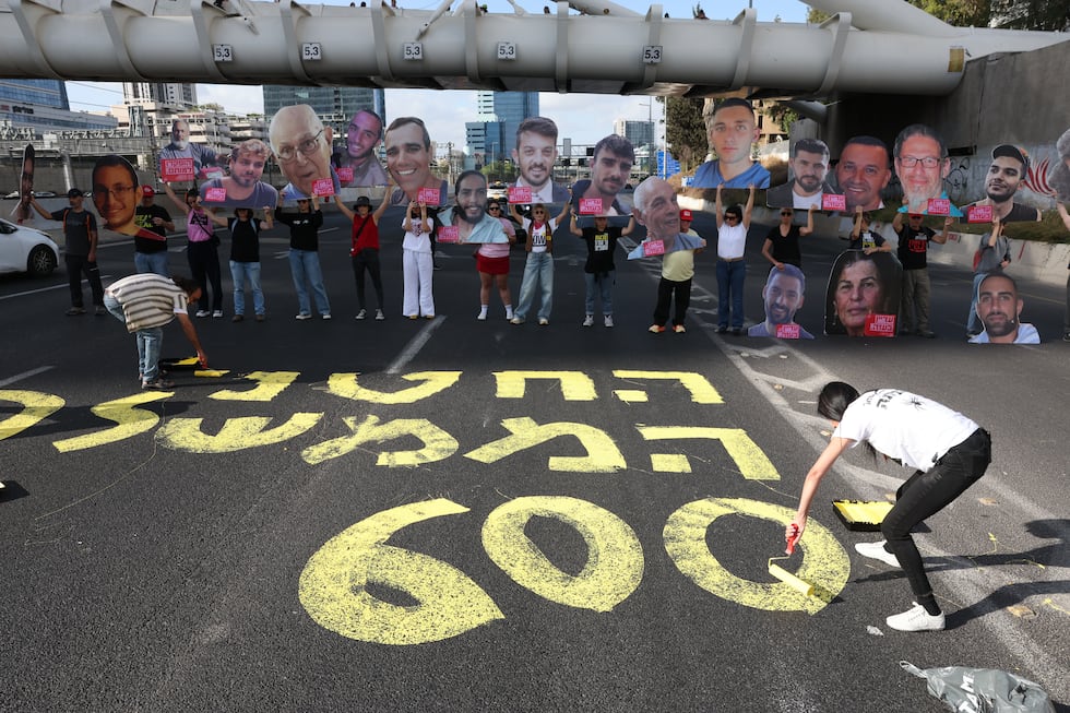 Manifestación de familiares de rehenes israelíes durante la protesta de este miércoles, en Tel Aviv.