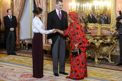 El rey Felipe VI y la reina Letizia, este lunes, durante la recepción con los cuerpos diplomáticos acreditados en Madrid.