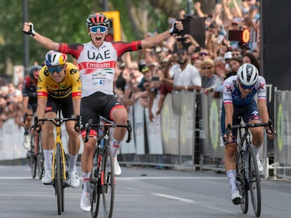 Tadej Pogacar se impone a Van Aert en el sprint del GP de Montreal, hace dos domingos.