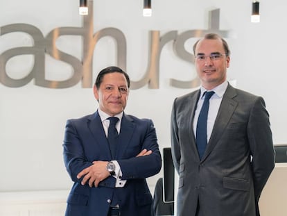 El nuevo counsel, Alfonso González-Espejo García, junto al Socio director de Ashurst España, Jorge Vázquez Orgaz.