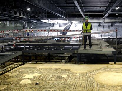 Operarios trabajando en las obras del museo Antiquarium.