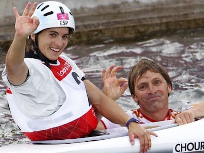 Chourraut y Etxaniz, que se lanz&oacute; al agua para festejar el bronce.