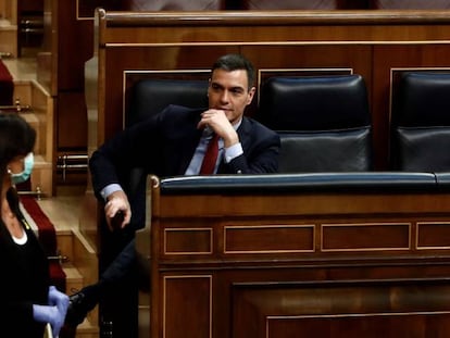 El presidente del Gobierno, Pedro Sánchez (izquierda) y el vicepresidente segundo y ministro de Derechos Sociales, Pablo Iglesias, el pasado miércoles en el Congreso.