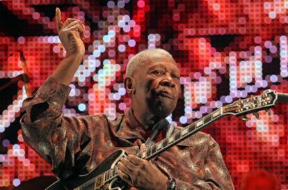 B. B. King, en un momento de su actuación ayer en el Festival de Jazz de San Sebastián.