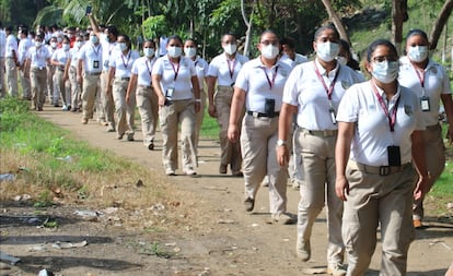 Los agentes se desplegaron a las orillas del río Suchiate.