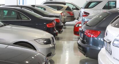 Coches en un concesionario de Madrid.