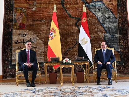 El presidente del Gobierno, Pedro Sánchez, y el presidente de Egipto, Abdelfatá al Sisi, este miércoles.