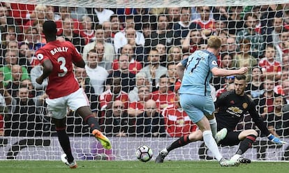 De Bruyne marca el primer tanto tras batir a De Gea.