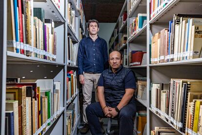 Ander Azpiri, Director del Centro de documentación y jefe de curaduría del Centro Cultural Universitario Tlatelolco y José Espitia, jefe del Centro de documentación