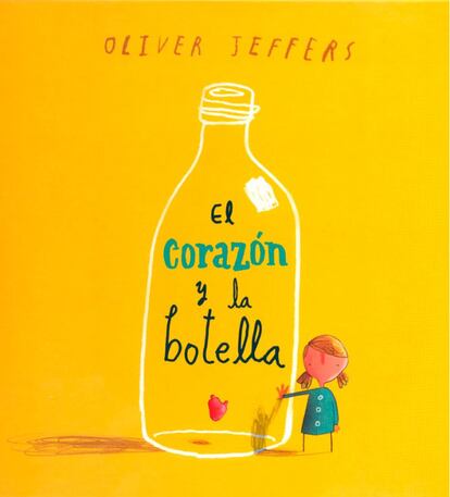 Había una vez una niña que sentía curiosidad por todo lo que acontecía. Sentía curiosidad por todas las maravillas del mundo y le encantaba encontrar cosas nuevas. Pero un día todo cambió cuando encontró un sillón vacío. Ese día tomó una decisión: guardaría su corazón en una botella y la llevaría siempre colgada. Esto era una forma de proteger su corazón pero ella creció y dejó de ser ella misma. Su vida volvió a cambiar cuando encontró a una pequeña que todavía sentía mucha curiosidad. “El corazón y la botella” de Oliver Jeffers es una obra poética que hay que leer fijándose en las imágenes ya que son parte de la historia y explican las palabras. Es una metáfora de la pérdida de un amor familiar, de la inocencia y de la esencia de uno mismo. A veces las decisiones que tomamos hay que revisarlas para vivir una vida plena.