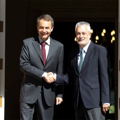 José Luis Rodríguez Zapatero y José Antonio Griñán posan antes de la reunión celebrada ayer en La Moncloa.