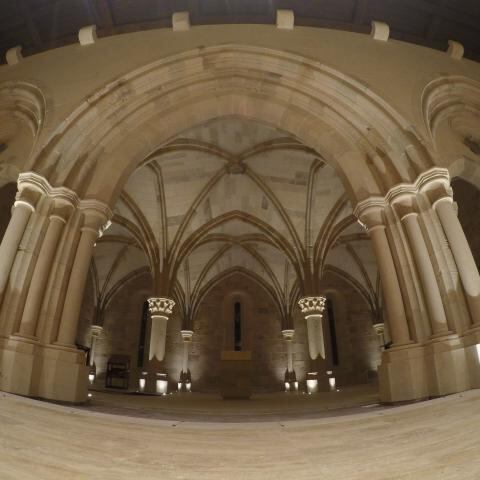 Interior de la iglesia del convento de Santa María de Óvila, en la abadía de New Clairvaux (California).