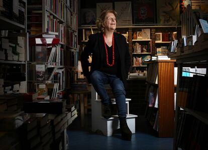 La escritora Maria Tena, en la libreria Rafael Alberti de Madrid.