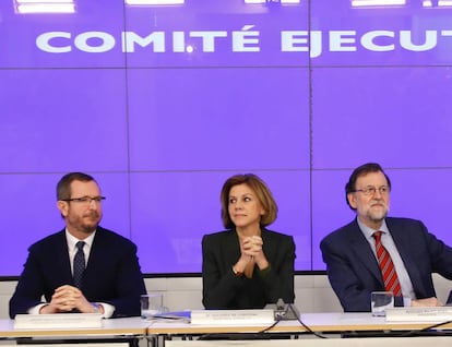 Javier Maroto, Mar&iacute;a Dolores del Cospedal y Mariano Rajoy. 