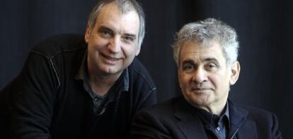 El director Fernando Bernués y Bernardo Atxaga, el pasado miércoles.