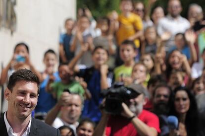 Barcelona soccer star Lionel Messi leaves the courhouse in the coastal town of Gavà near Barcelona.