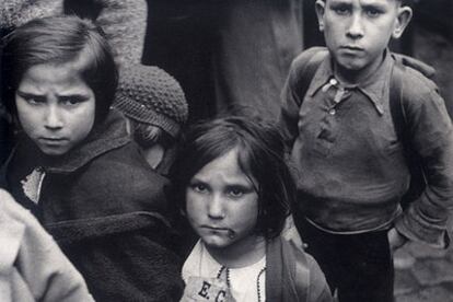 Llegada de niños españoles a Bélgica, procedentes de Francia, en 1937.