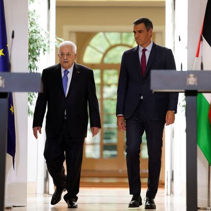 Spain's Prime Minister Pedro Sanchez and Palestinian President Mahmoud Abbas arrive for a press conference at Moncloa Palace in Madrid, Spain, September 19, 2024. REUTERS/Juan Medina