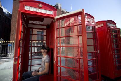 A technician wearing virtual reality glasses checks his installation in three British public telephone booths, set up outside the Mauritshuis museum in The Hague, Netherlands, Tuesday, Sept. 27, 2016. The installation allows visitors a 3-D look into the museum which has twenty-two paintings belonging to the British Royal Collection, on loan for an exhibit from 29 Sept. 2016 till Jan. 8, 2017. (AP Photo/Peter Dejong)