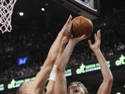 Pau Gasol y Jonas Valanciunas.