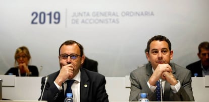 Raimon Grifols y Víctor Grifols Deu, en una junta de accionistas de Grifols. 